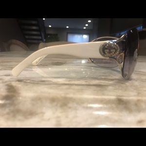 Gucci. 10 yrs old. Good condition. Arms are yellow